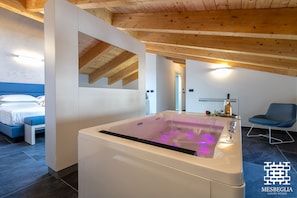 Suite, Jetted Tub | In-room safe, blackout drapes, soundproofing, iron/ironing board - MESBEGLIA LUXURY ROOMS (Alghero)