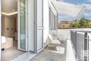 Dubbelrum - uteplats | Värdeförvaringsskåp på rummet, mörkläggningsgardiner och ljudisolering