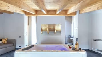 Suite, Jetted Tub