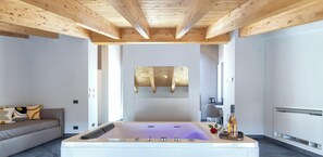 Suite, Jetted Tub