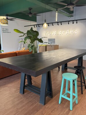 Living area - Traveller Ark Hotel & Bunks (Kuala Lumpur)