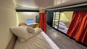 Minibar, blackout curtains, iron/ironing board, free WiFi - Traveller Ark Hotel & Bunks (Kuala Lumpur)