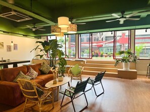 Living area - Traveller Ark Hotel & Bunks (Kuala Lumpur)