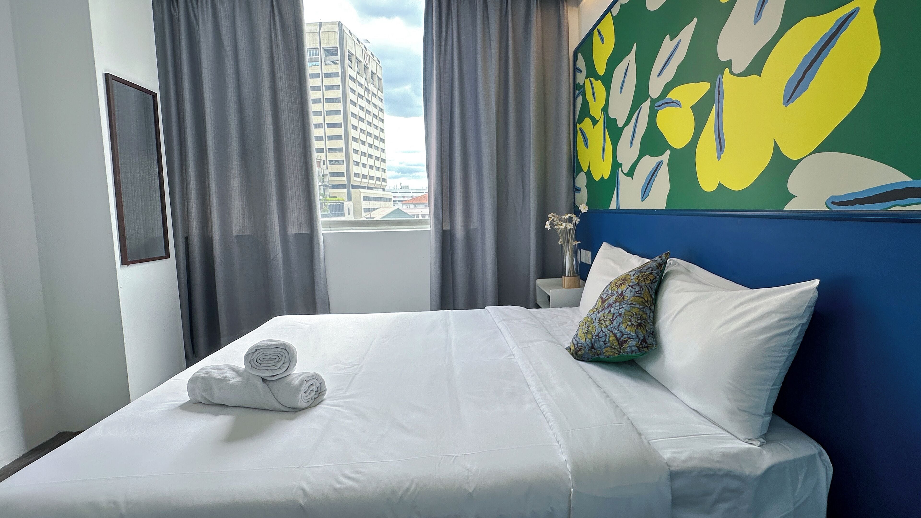 Queen Bedroom with Private Bathroom | Minibar, blackout drapes, iron/ironing board, free WiFi