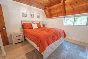 Internet, bed sheets - Sequoia Vintage A-frame River Retreat (Three Rivers)