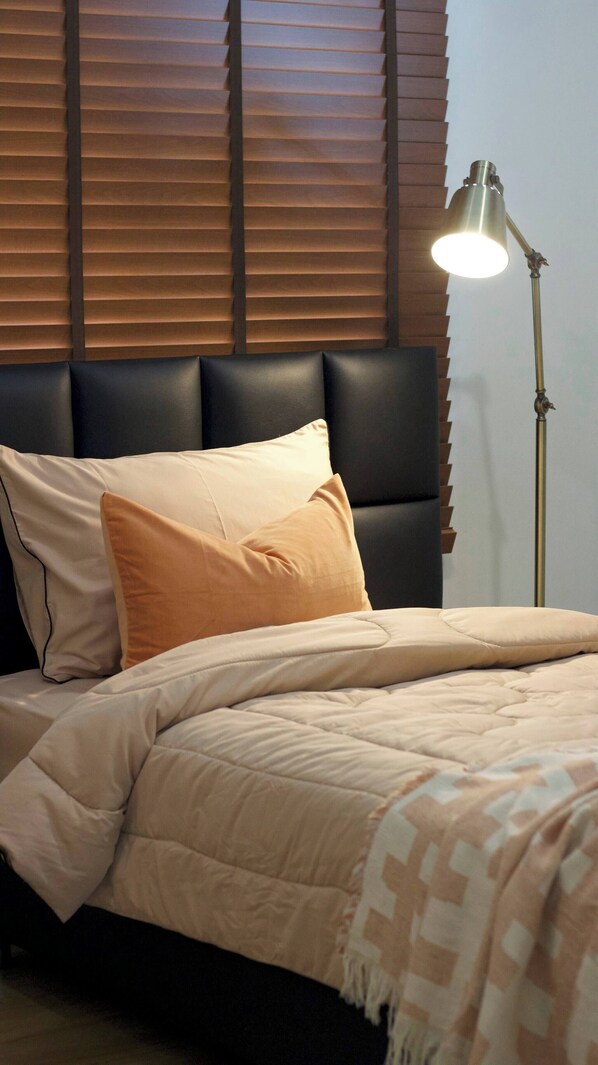 Iron/ironing board, internet, bed sheets