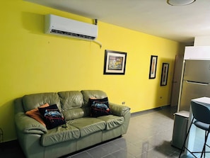 Living area - Hike, dive, water, fun, one minute walk to beach (Guánica)