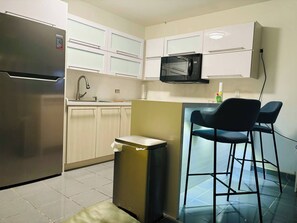 冰箱、微波炉、炉灶、茶具/咖啡用具