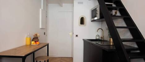 Micro-ondes, cafetière/bouilloire