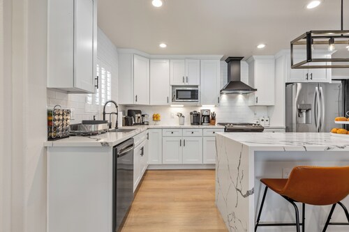 Villa Lux  near Disneyland and Socal Gems