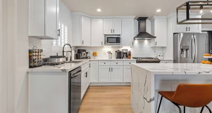 Villa Lux near Disneyland and Socal Gems