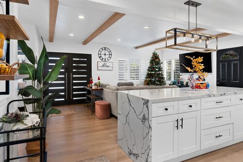 Villa Lux  near Disneyland and Socal Gems