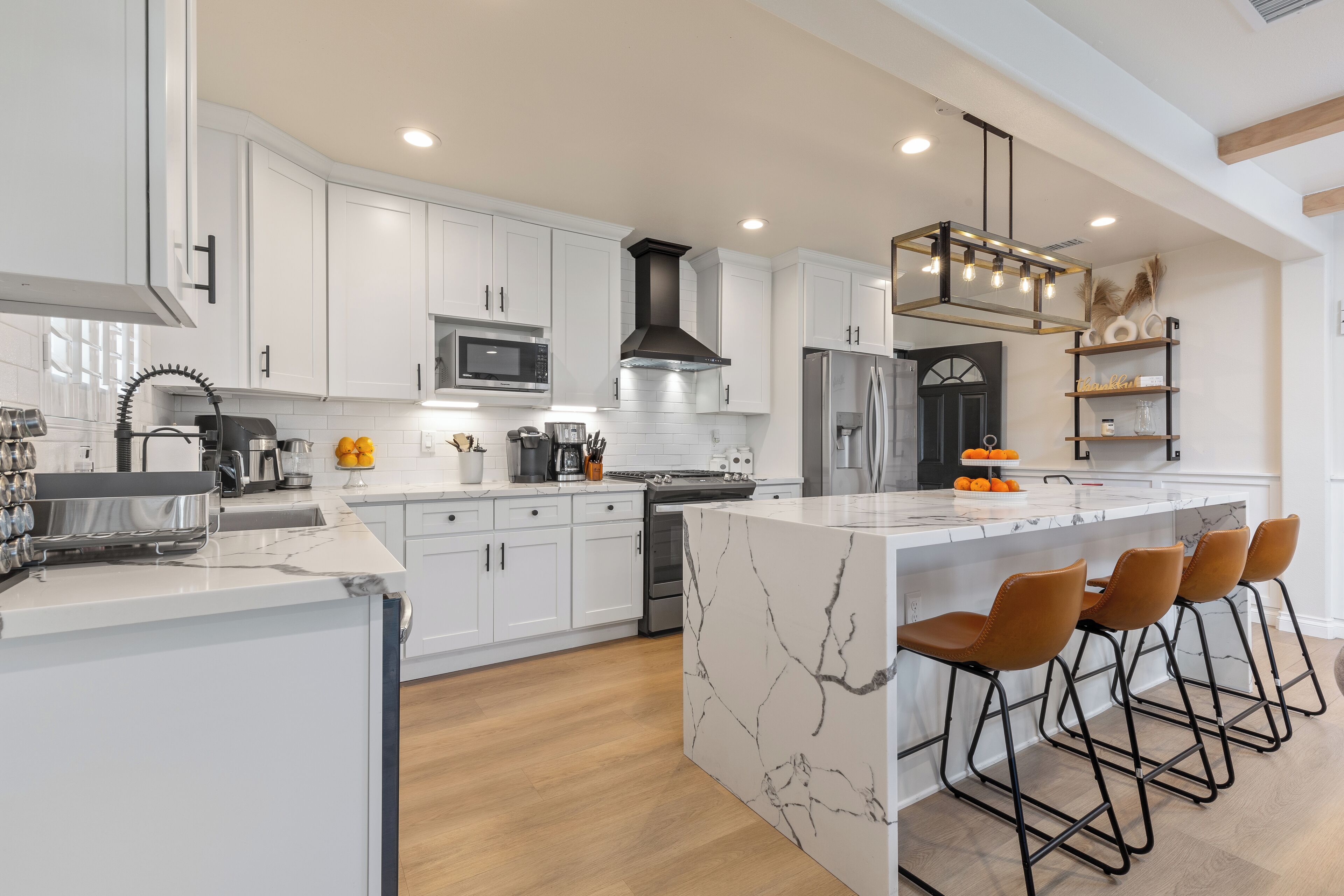 Mikroaaltouuni, uuni, liesi, astianpesukone