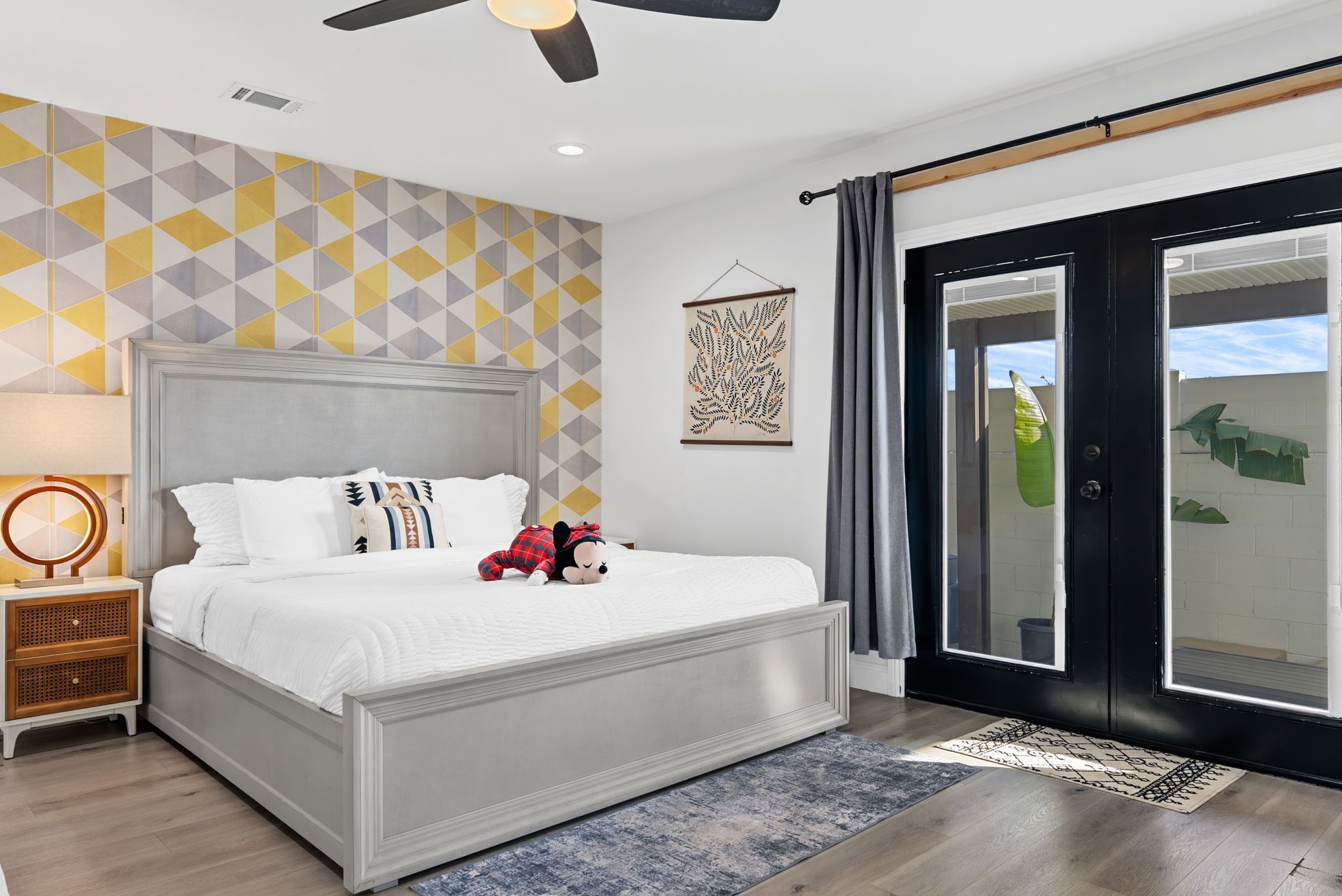 4 bedrooms, WiFi, bed sheets