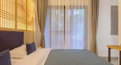 Chambre King A108 avec cour ou terrasse de l'hĂŽtel Heinemann â avec jacuzzi et un local