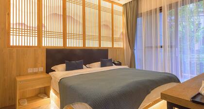 Heinemann Hotel courtyard or terrace king room A206— with a jacuzzi and a local