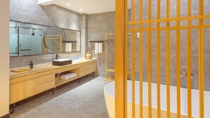 Bathroom - Heinemann Hotel Terrace Double Room A206 – with Jacuzzi and local amenities (Leshan)