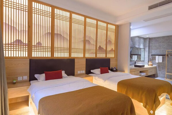 Room - Heinemann Hotel Terrace Double Room B206 – with Jacuzzi and local amenities (Leshan)