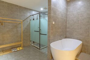 Bathroom - Heinemann Hotel Terrace Double Room B206 – with Jacuzzi and local amenities (Leshan)