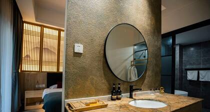 Chambre King Standard de l'hĂŽtel Heinemann, bĂątiment A, avec jacuzzi et local