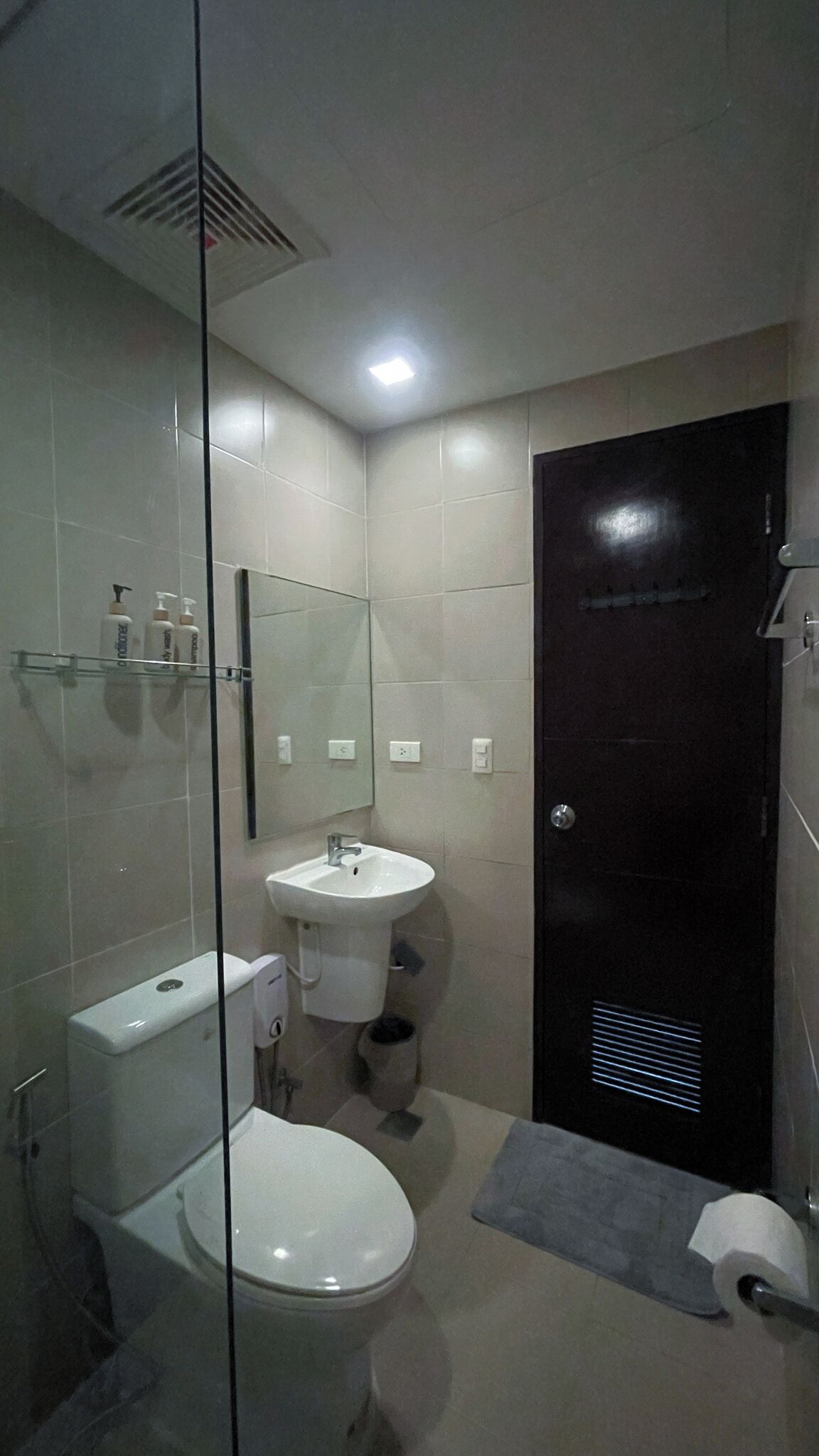 Dusch, hårtork och handdukar