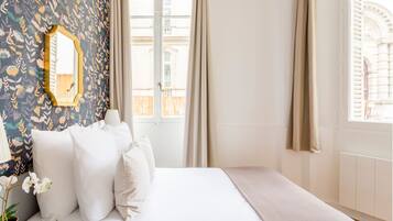 Departamento, vista a la ciudad | Ropa de cama hipoalergénica y camas con pillow-top