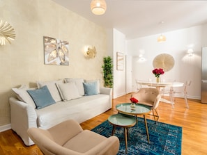 Apartment, City View | Living area | 32-inch Smart TV with cable channels, Netflix, streaming services - Merveil Family Suite - Monceau (Paris)