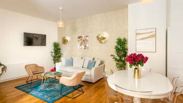 Departamento, vista a la ciudad | Área de sala de estar | Smart TV, Netflix, servicios de streaming y oficina