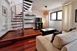 Classic Penthouse, City View | Living area - La Casa de la Alameda (Malaga)