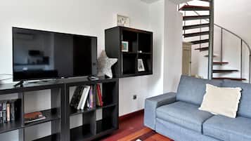 Penthouse, vista a la ciudad | Área de sala de estar