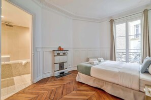 2 habitaciones, tabla de planchar con plancha, wifi y ropa de cama 