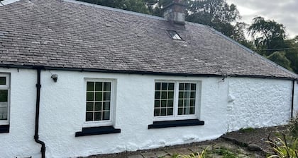 Family Retreat Home | Parking | Gardens | Sleeps 6