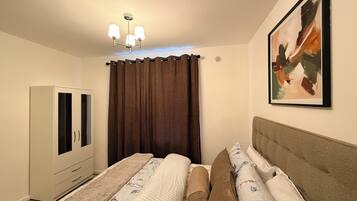 2 bedrooms, desk, iron/ironing board, free WiFi