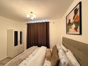 2 bedrooms, desk, iron/ironing board, free WiFi