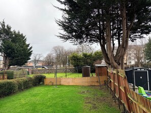 Property grounds - Family Retreat Home | Parking | Gardens | Sleeps 6 (Edinburgh)