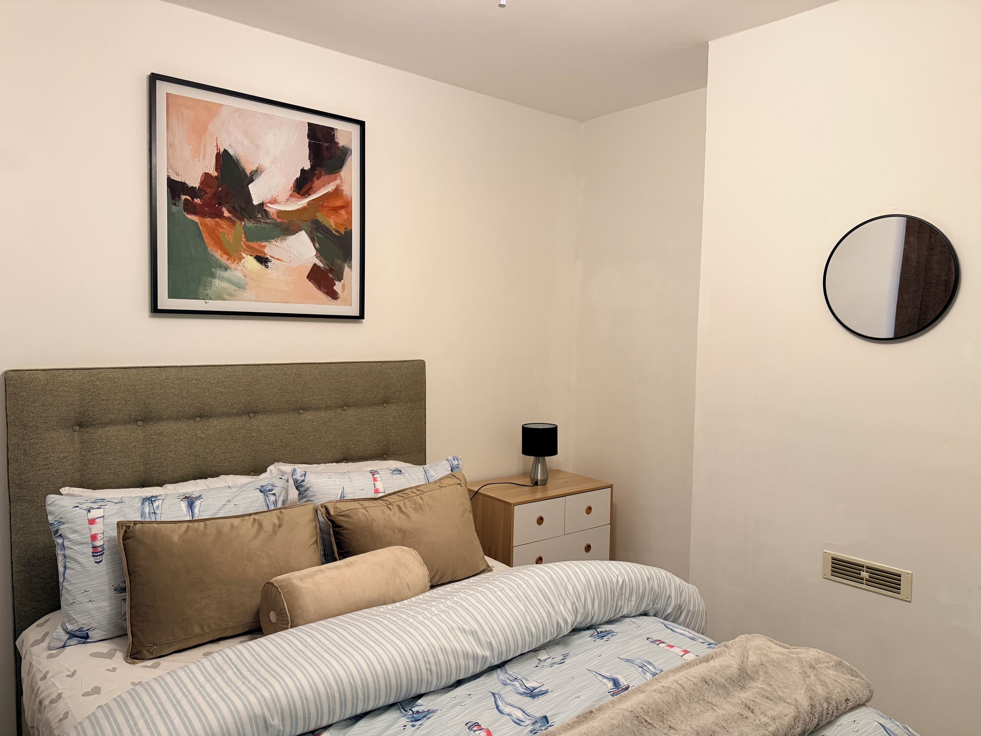 2 Schlafzimmer, Schreibtisch, Bügeleisen/Bügelbrett, kostenloses WLAN
