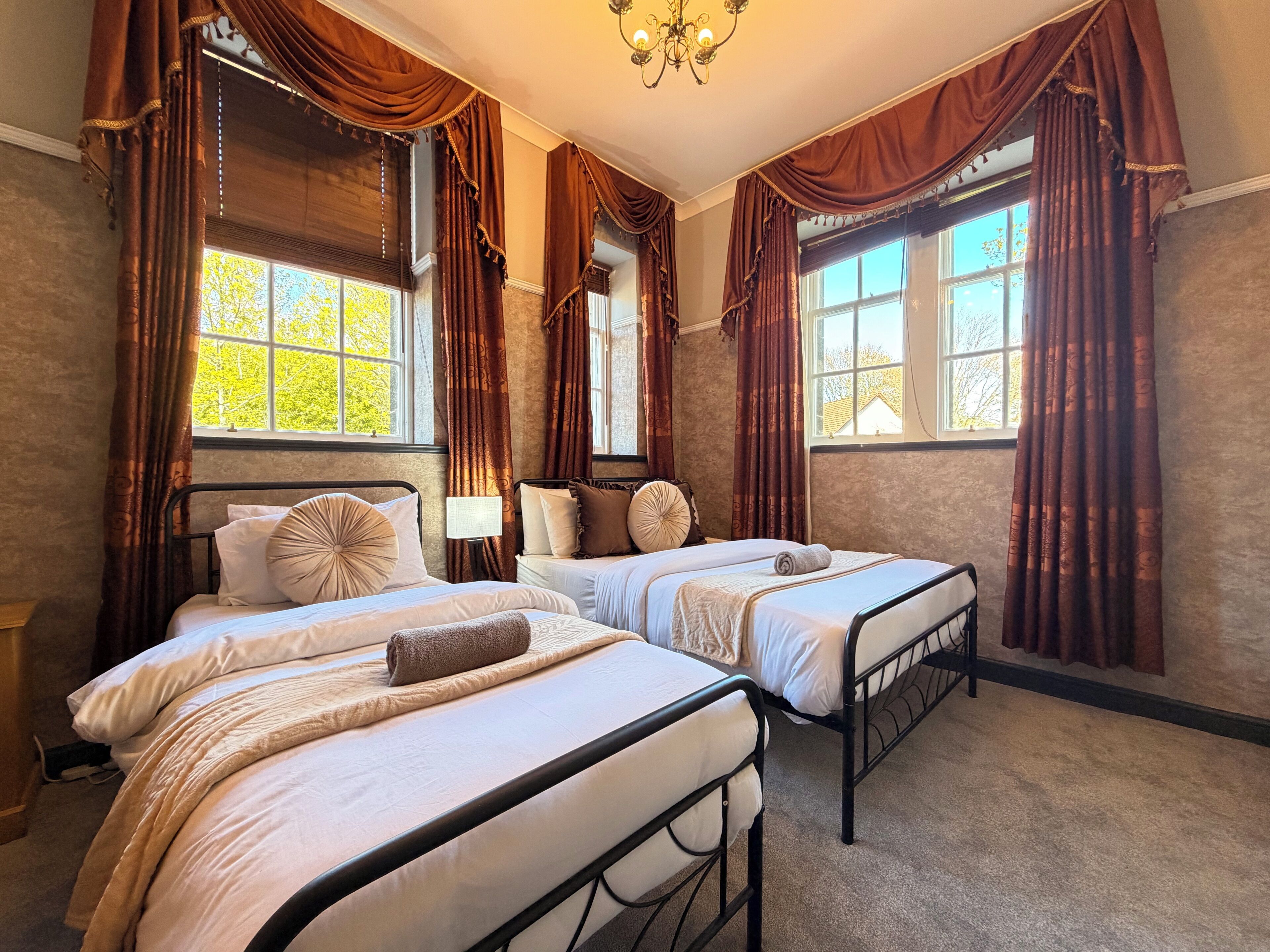 2 bedrooms, iron/ironing board, free WiFi