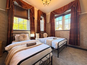 2 bedrooms, iron/ironing board, free WiFi
