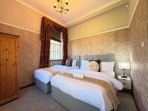 2 bedrooms, iron/ironing board, free WiFi
