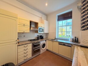 Microwave, oven, dishwasher, coffee/tea maker