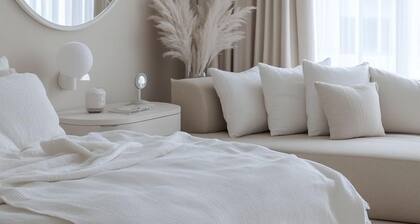 Grand Old Town Home, City View, Cinema | Sleeps 10