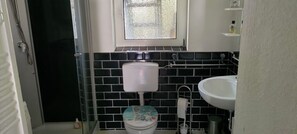 Shower, towels