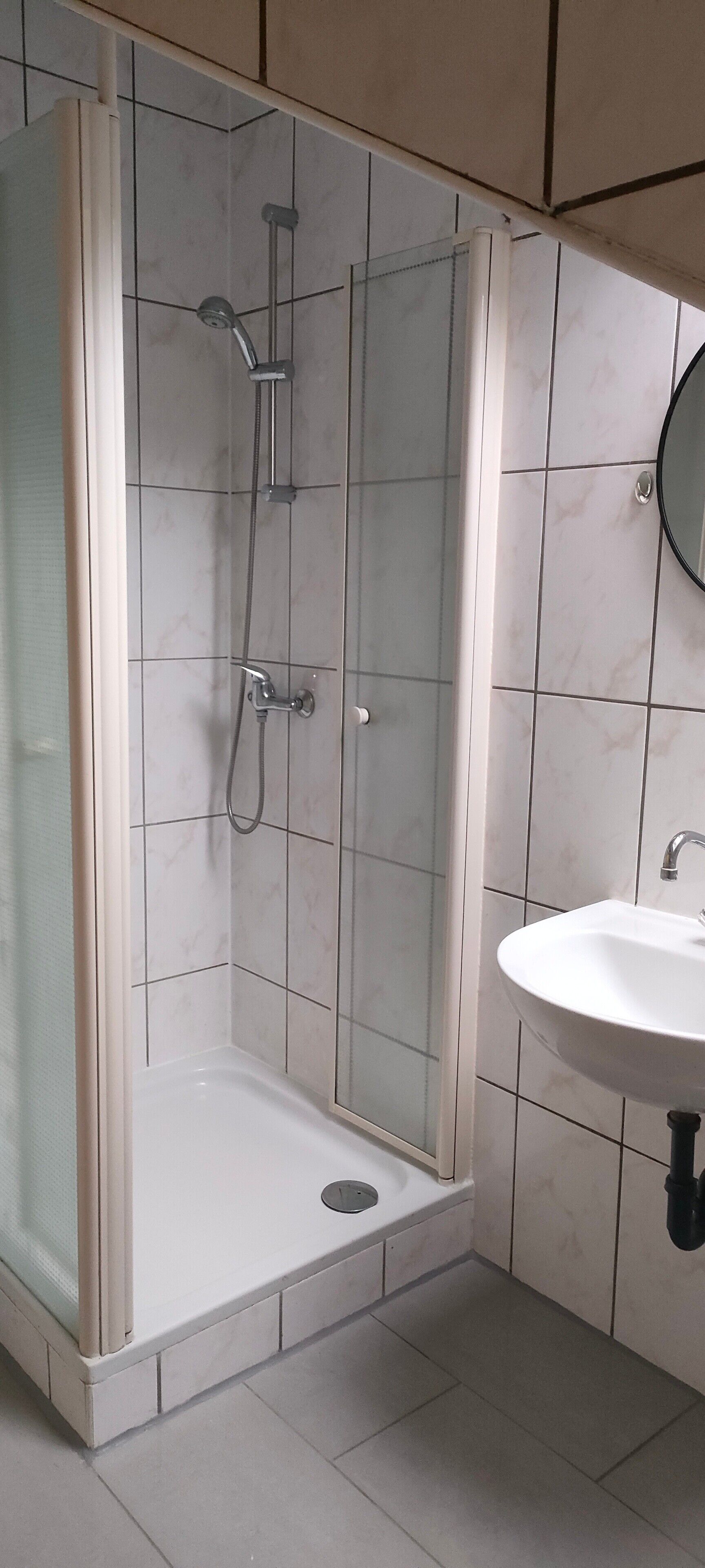 Douche, serviettes fournies