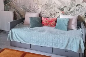 1 bedroom, travel cot, free WiFi