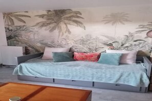 1 bedroom, travel crib, free WiFi