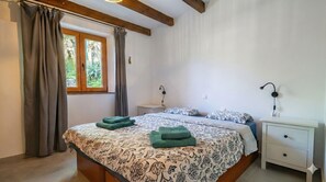 2 quartos, escrivaninha, Wi-Fi de cortesia, roupa de cama