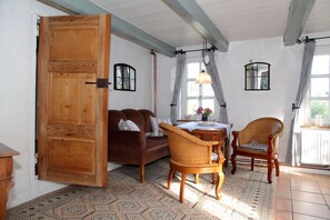 Fernseher, Kamin, Stereoanlage