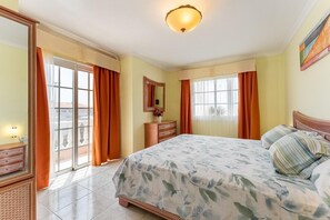 1 bedroom, iron/ironing board, free WiFi - Apartment overlooking heated pool (Santa Cruz de Tenerife)