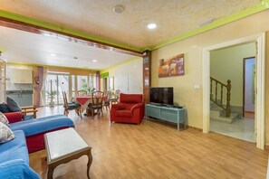 Smart TV - Apartment with communal pool and garden (Santa Cruz de Tenerife)