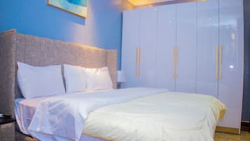 Deluxe Quadruple Room | In-room safe, desk, soundproofing, iron/ironing board